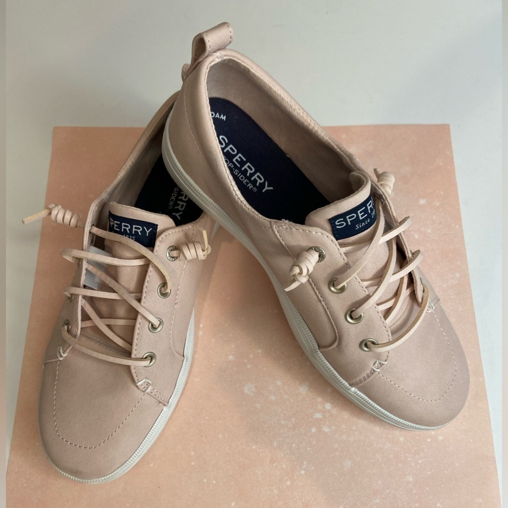 Sperry~Big Kid’s Crest Vibe Sneaker~Breathable Textile Upper~Barrel Laces~Size 4